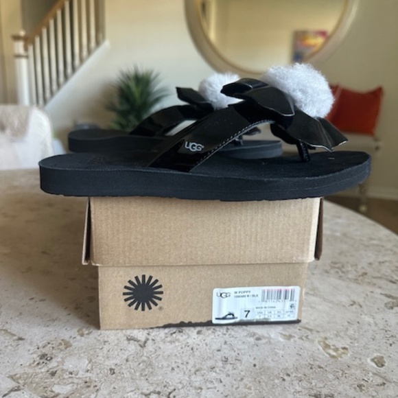 UGG BLACK size 7 Poppy NWOT  never worn - Picture 7 of 7